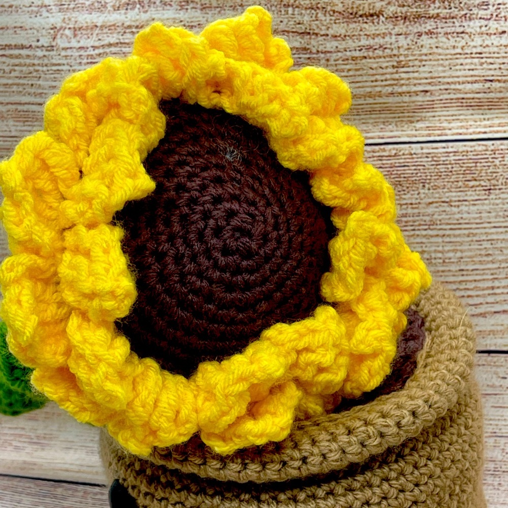Handmade crochet sunflower 🌻 in pot - Picture 4 of 4